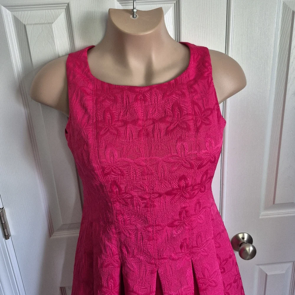 Jones Wear Dress Hot Pink Floral Texture A Line Sleeveless Pleated Dress 12 - Picture 2 of 10